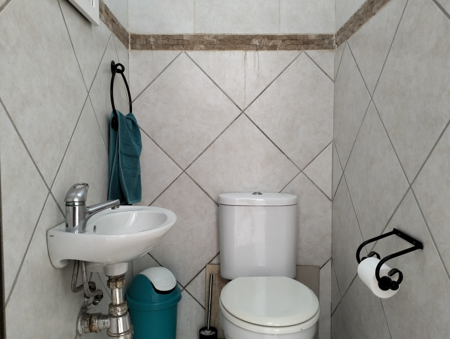 To Let 2 Bedroom Property for Rent in Jeffreys Bay Central Eastern Cape